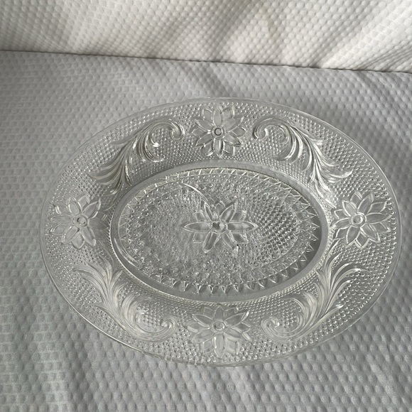 Set of 4 Vintage Indiana Glass Luncheon Plates. - Picture 3 of 8
